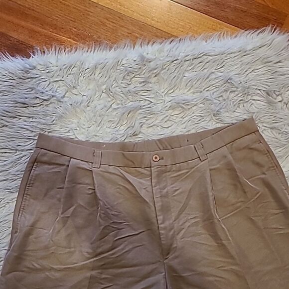 Ben Hogan mens tan suade soft golf shorts size 42 - Picture 2 of 6